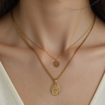 Colar Nossa Senhora de Fátima Folheado a Ouro 18K com Pingente de Coração e Rosa